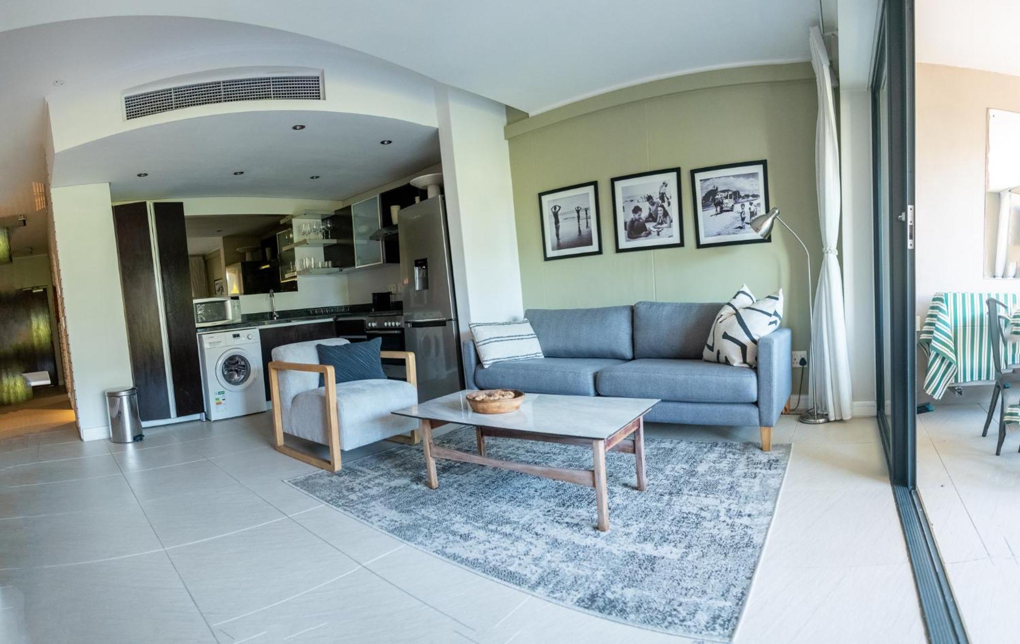 Appartement Stylish With Large, Covered Balcony In De Waterkant *