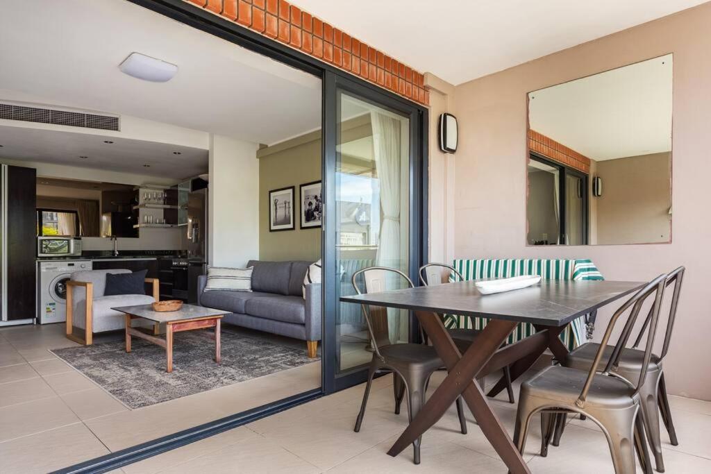 Appartement Stylish With Large, Covered Balcony In De Waterkant