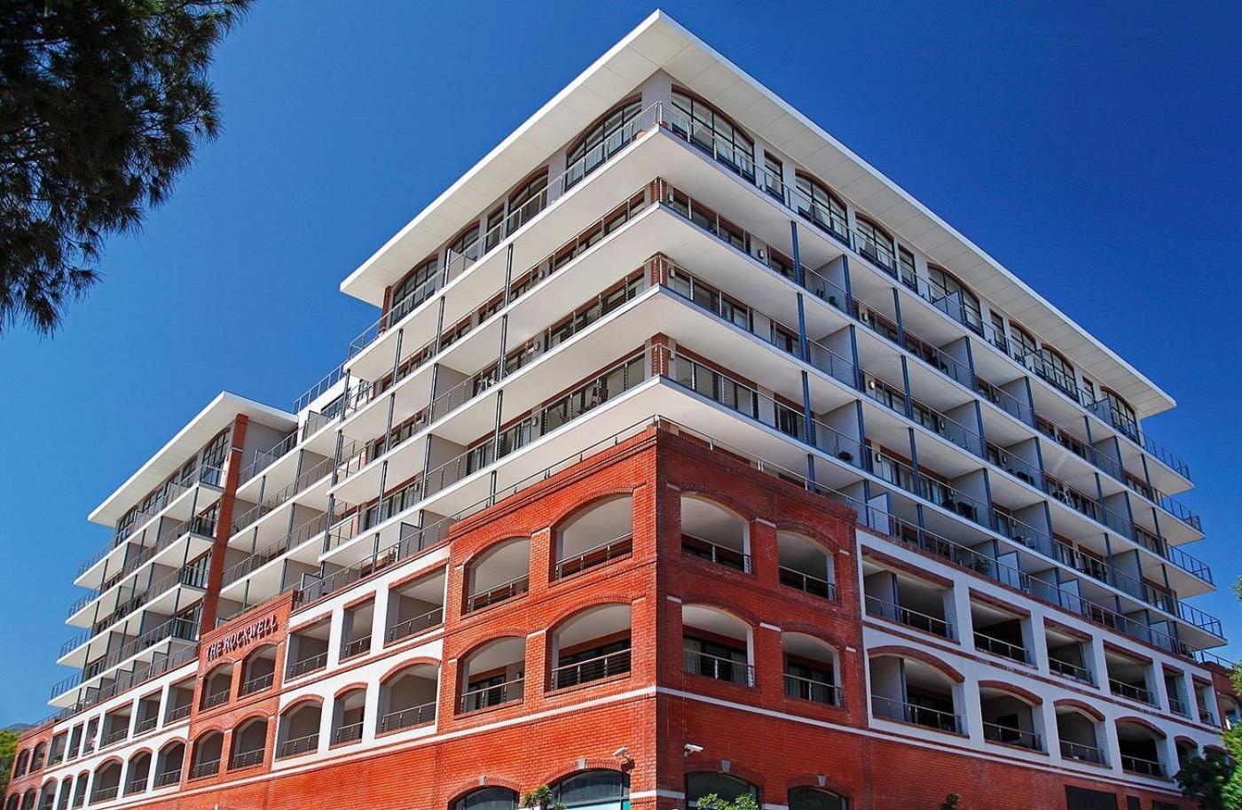 Stylish With Large, Covered Balcony In De Waterkant Le Cap