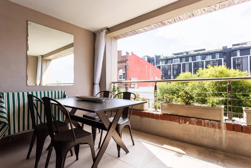 Stylish With Large, Covered Balcony In De Waterkant *