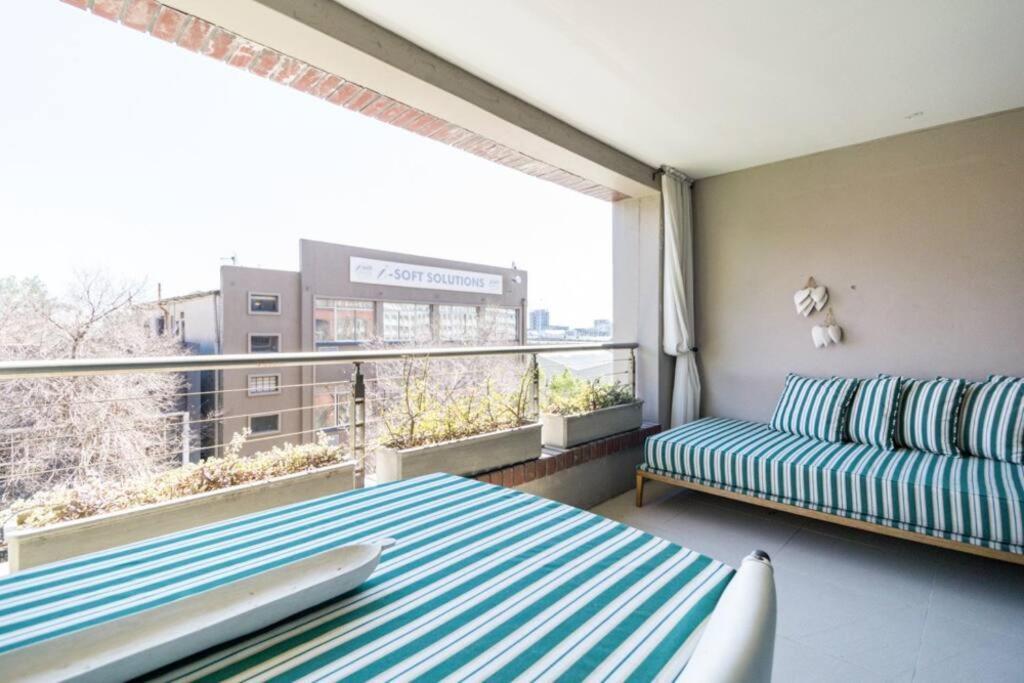 Stylish With Large, Covered Balcony In De Waterkant