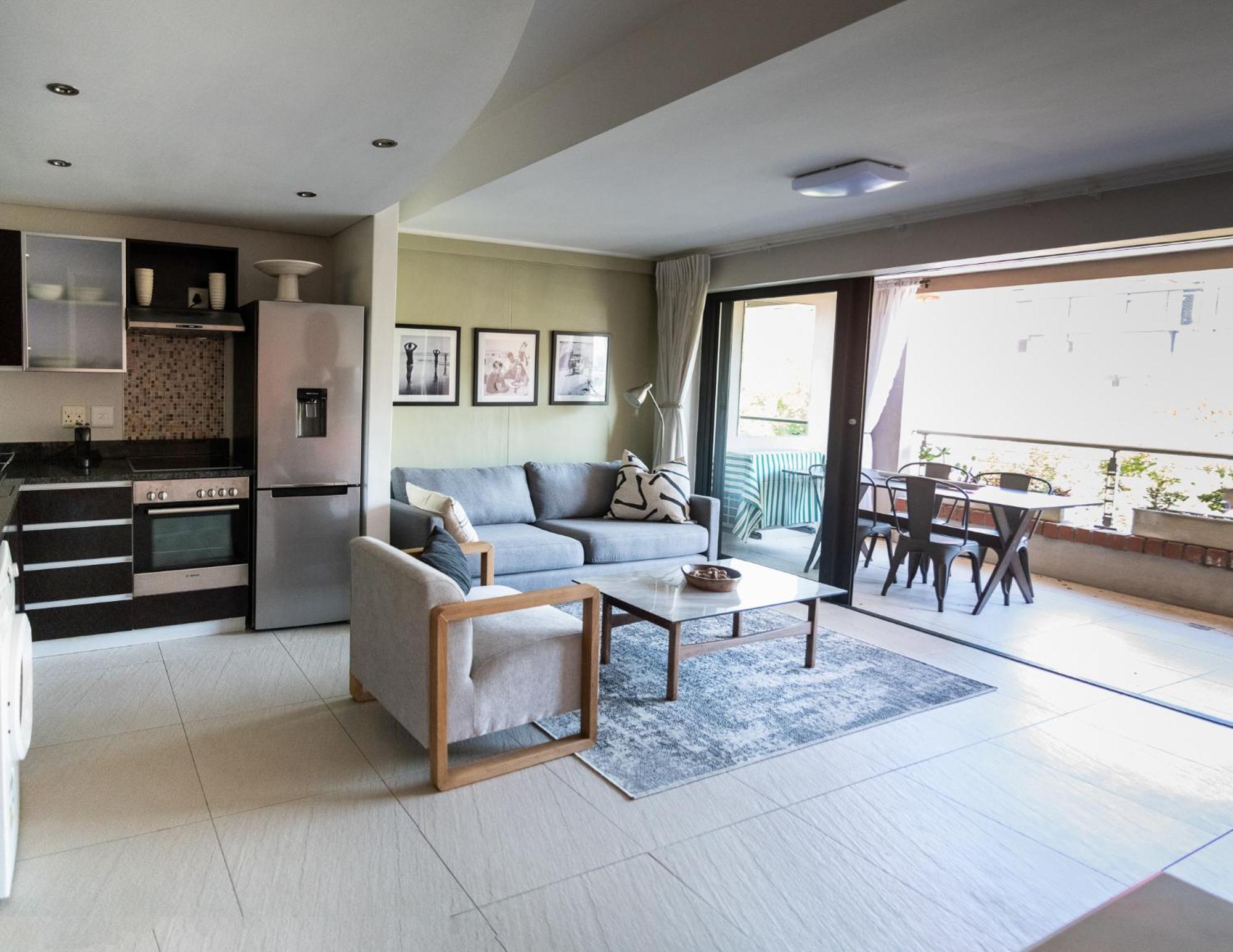 Stylish With Large, Covered Balcony In De Waterkant Appartement