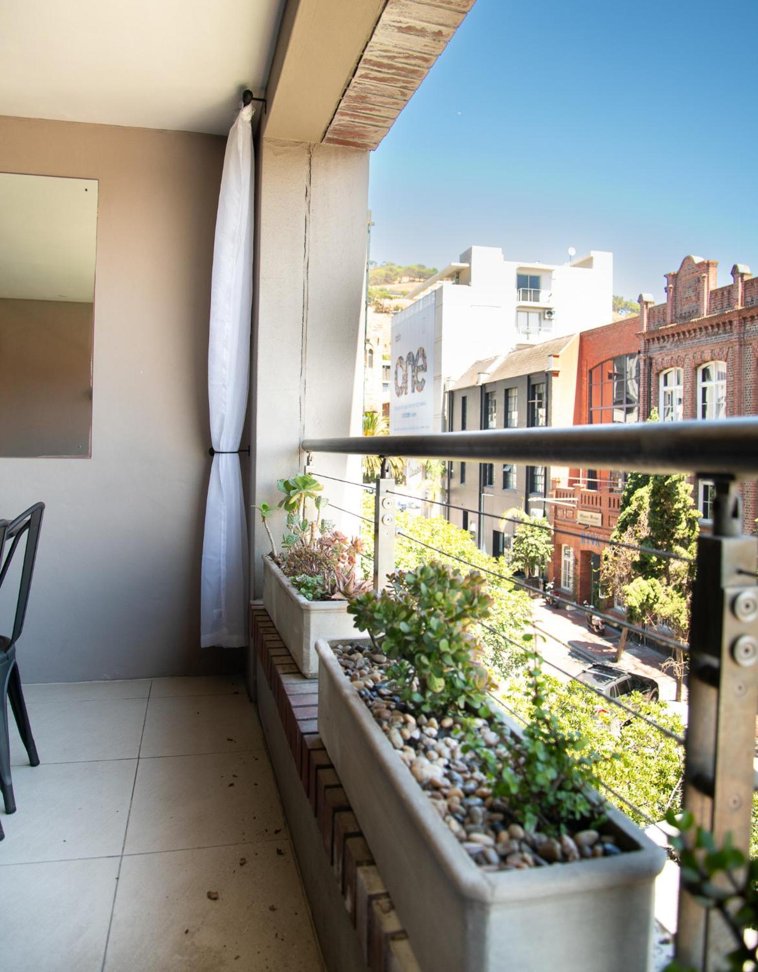 Stylish With Large, Covered Balcony In De Waterkant Appartement *